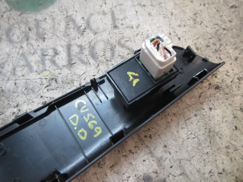 Recambio de mando elevalunas delantero derecho para kia cee´d 2.0 crdi referencia OEM IAM 935751H100EQ  