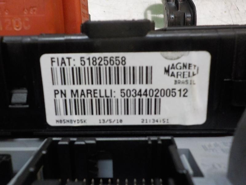 Recambio de caja reles / fusibles para fiat linea (110) 1.4 cat referencia OEM IAM 51889217 51825658 