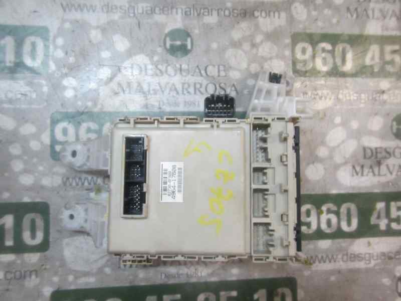 Recambio de caja reles / fusibles para toyota verso 1.6 d-4d cat referencia OEM IAM 827300FB00 827300FA00 