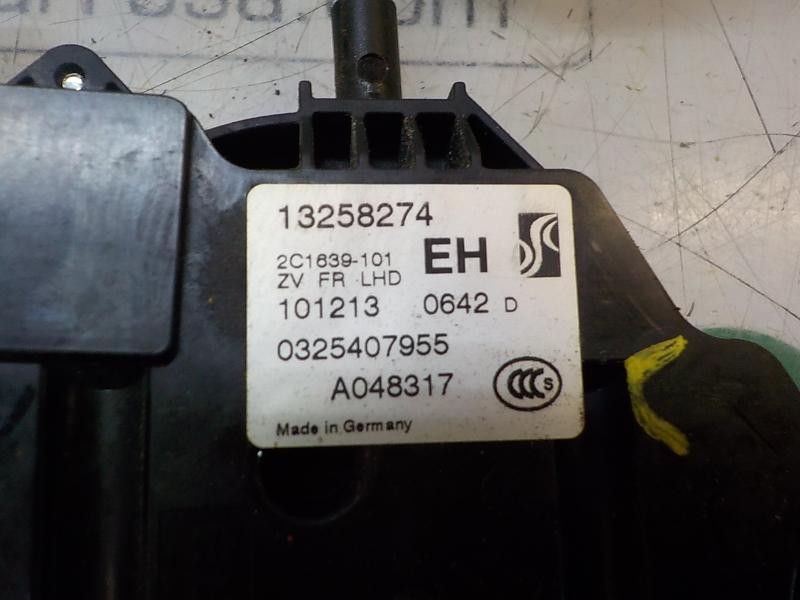 Recambio de cerradura puerta delantera derecha para opel corsa d selective referencia OEM IAM   