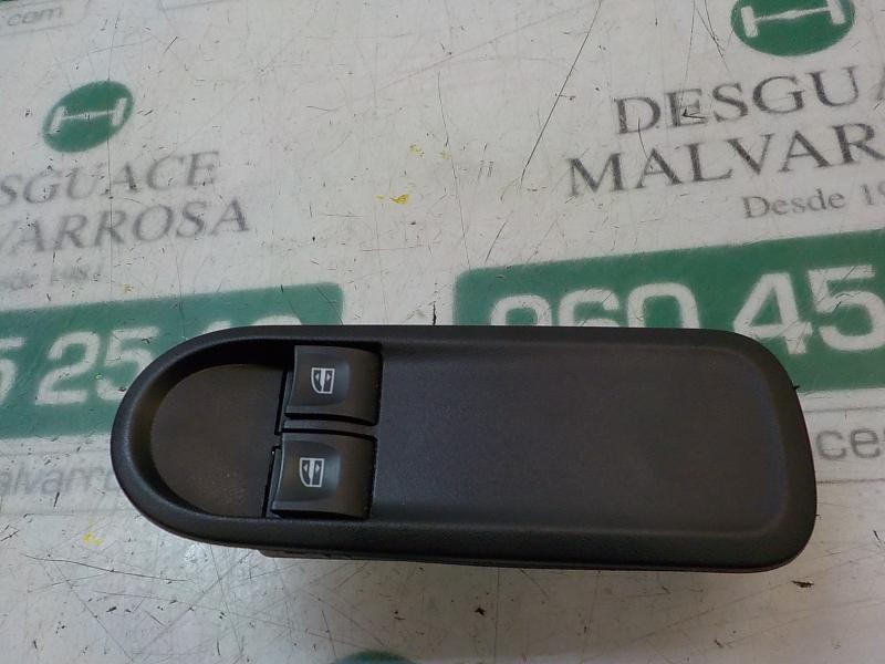 Recambio de mando elevalunas delantero izquierdo para dacia duster basis 4x2 referencia OEM IAM 254117873R  