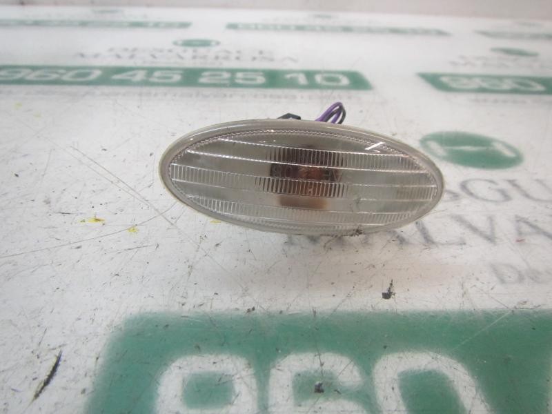 Recambio de piloto lateral derecho para nissan nv 200 (m20) 1.5 dci cat referencia OEM IAM 261608990A  