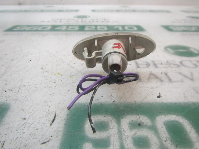 Recambio de piloto lateral derecho para nissan nv 200 (m20) 1.5 dci cat referencia OEM IAM 261608990A  