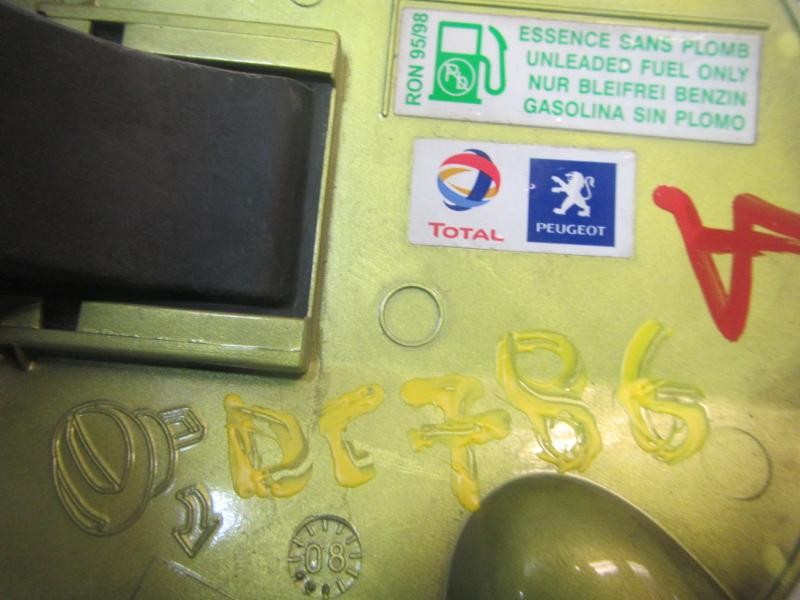 Recambio de tapa combustible para peugeot 308 1.6 16v referencia OEM IAM   