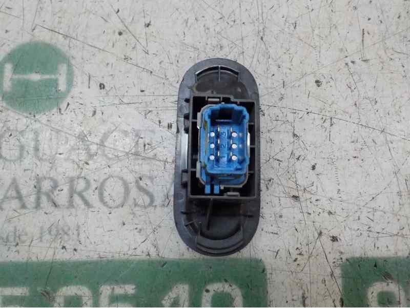 Recambio de mando elevalunas trasero derecho para renault kangoo 1.5 dci diesel fap referencia OEM IAM   