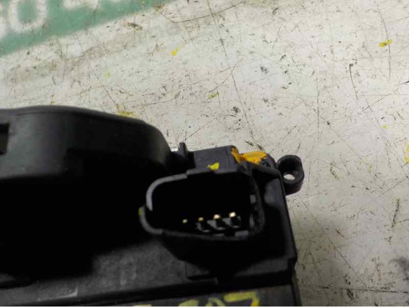 Recambio de cerradura puerta delantera derecha para renault clio iii 1.2 16v referencia OEM IAM   