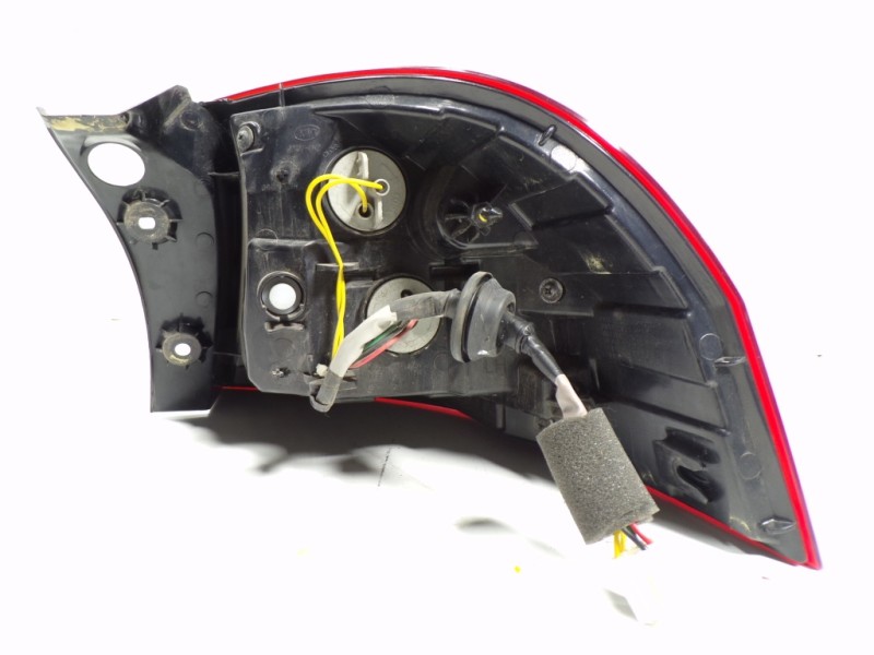 Recambio de piloto trasero izquierdo para kia rio 1.2 cat referencia OEM IAM 924011W210  