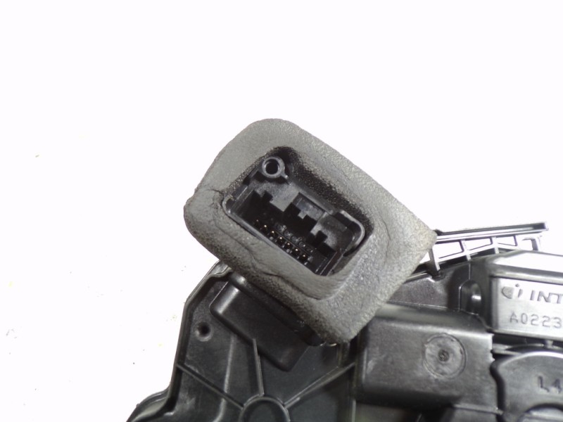 Recambio de cerradura puerta delantera izquierda para skoda yeti 1.2 tsi referencia OEM IAM 5K1837015C 5E1837015A 