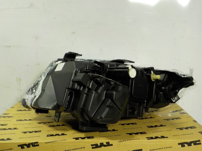 Recambio de faro derecho para bmw serie 3 berlina (e90) 320d xdrive referencia OEM IAM  0667961 