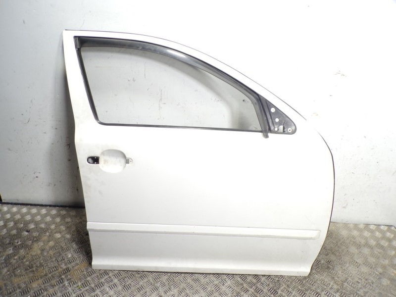 Recambio de puerta delantera derecha para skoda octavia berlina (1z3) collection referencia OEM IAM 1Z0831056  