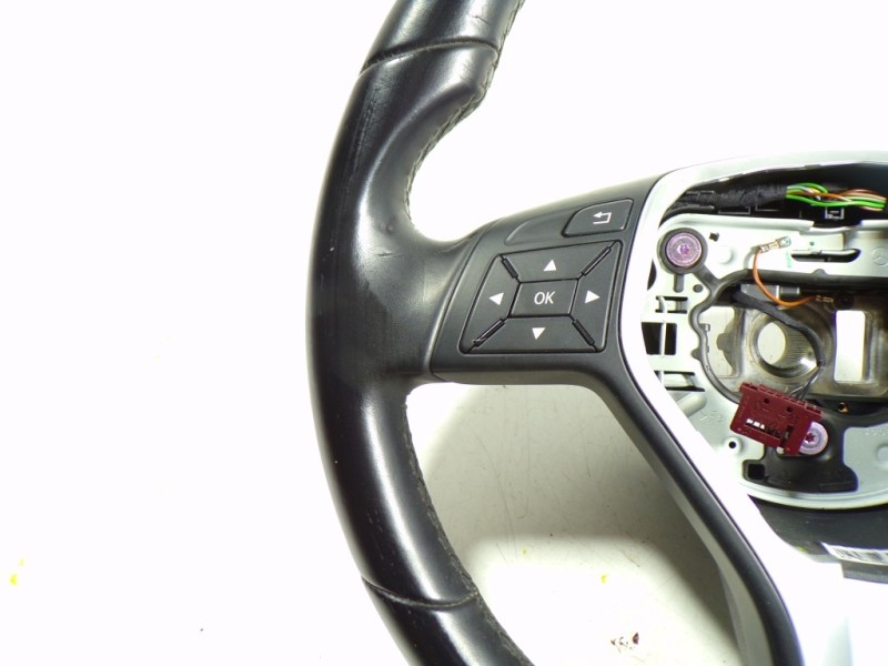 Recambio de volante para mercedes-benz clase b (w246) 1.8 cdi cat referencia OEM IAM A24646038039E38  