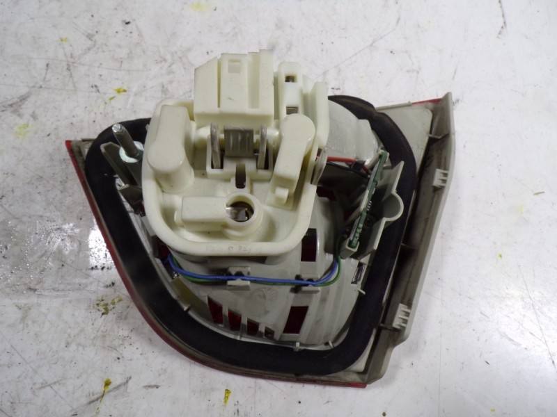 Recambio de piloto trasero izquierdo interior para bmw serie 3 berlina (e90) 2.0 turbodiesel cat referencia OEM IAM  7289427 