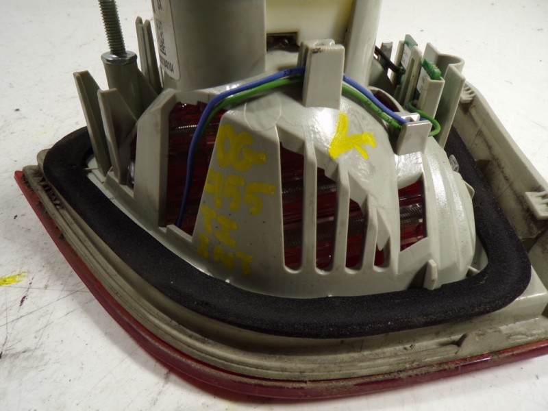 Recambio de piloto trasero izquierdo interior para bmw serie 3 berlina (e90) 2.0 turbodiesel cat referencia OEM IAM  7289427 