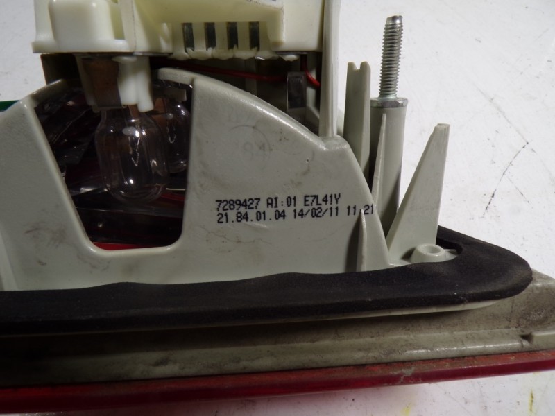 Recambio de piloto trasero izquierdo interior para bmw serie 3 berlina (e90) 2.0 turbodiesel cat referencia OEM IAM  7289427 