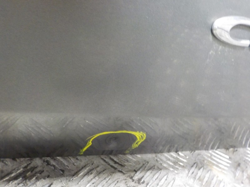 Recambio de porton trasero para jeep commander 3.0 v6 crd limited referencia OEM IAM 55369000AD  