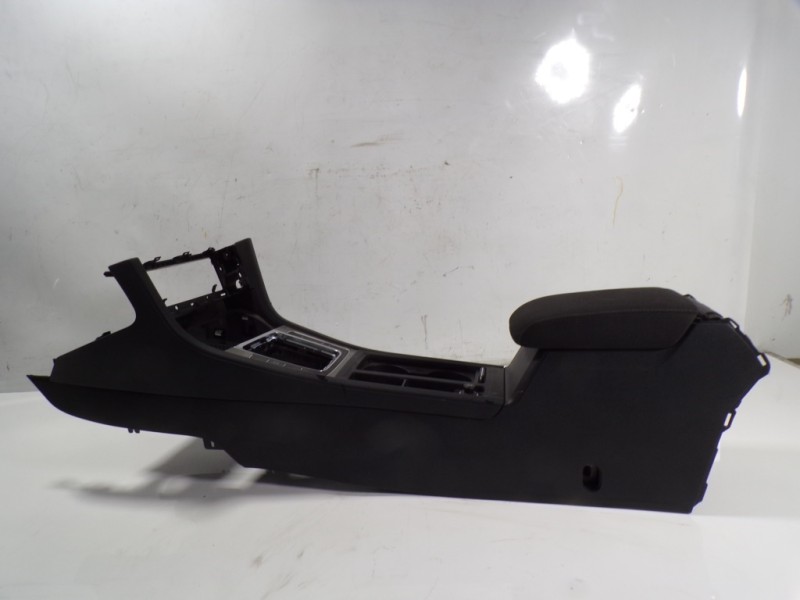 Recambio de apoyabrazos central para volkswagen golf vii lim. 1.6 tdi dpf referencia OEM IAM 5G0864207DAMK  