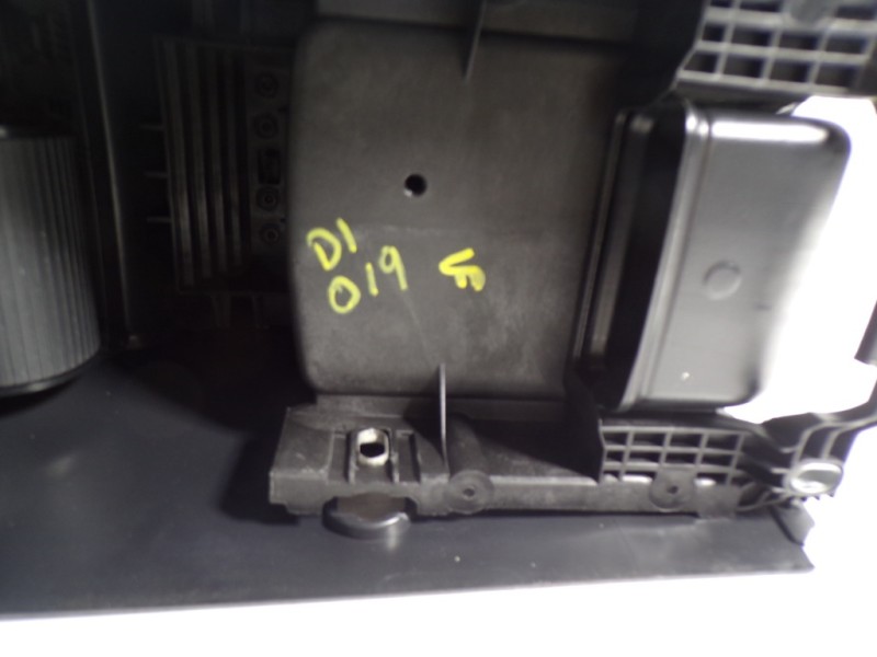 Recambio de apoyabrazos central para volkswagen golf vii lim. 1.6 tdi dpf referencia OEM IAM 5G0864207DAMK  