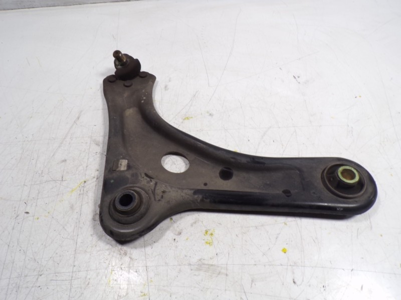 Recambio de brazo suspension inferior delantero derecho para peugeot 208 1.4 hdi fap referencia OEM IAM 9670771480  