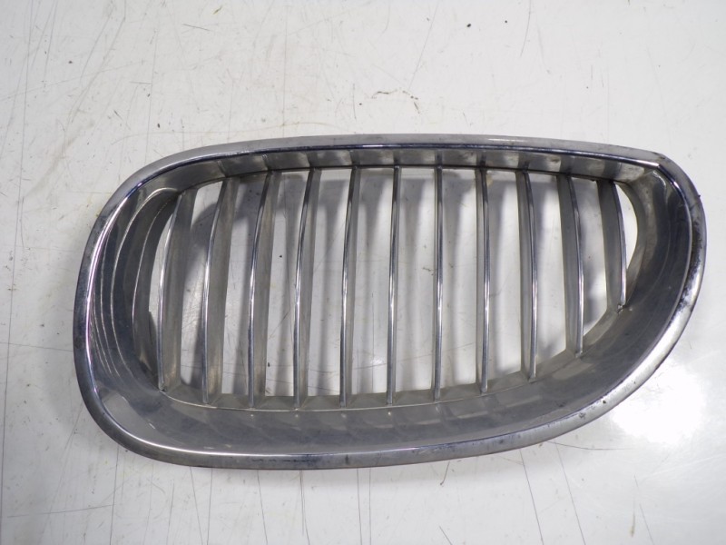 Recambio de rejilla para bmw serie 5 berlina (e60) 2.0 16v diesel referencia OEM IAM 51137027061  