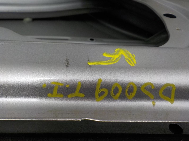 Recambio de puerta trasera izquierda para hyundai tucson essence bluedrive 2wd referencia OEM IAM 77003D7000  