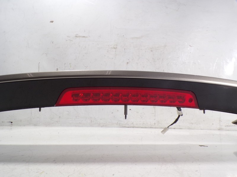 Recambio de aleron trasero para hyundai tucson essence bluedrive 2wd referencia OEM IAM 87211D7000  