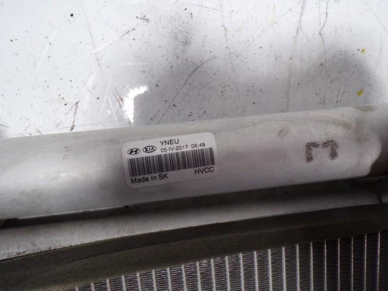 Recambio de condensador aire acondicionado para kia venga 1.6 cat referencia OEM IAM 976061K100  