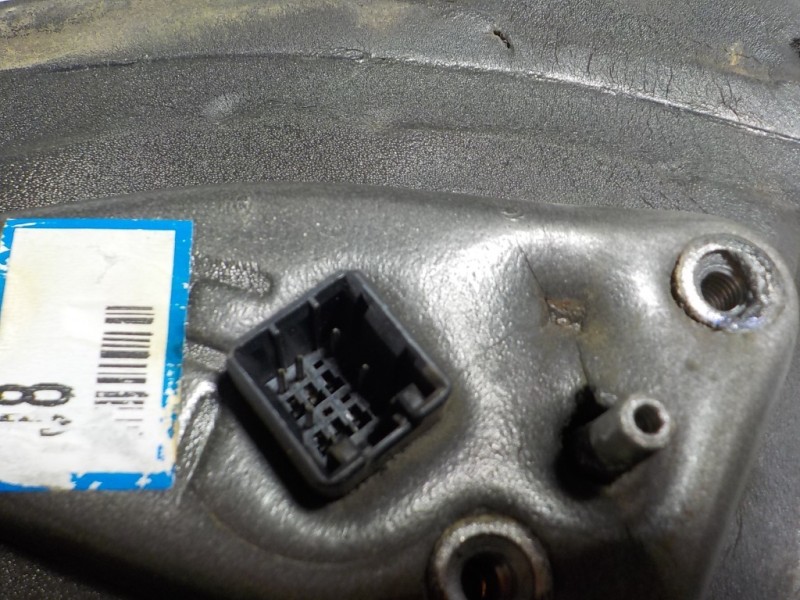 Recambio de espejo izquierdo para kia carens 2.0 turbodiesel cat referencia OEM IAM   