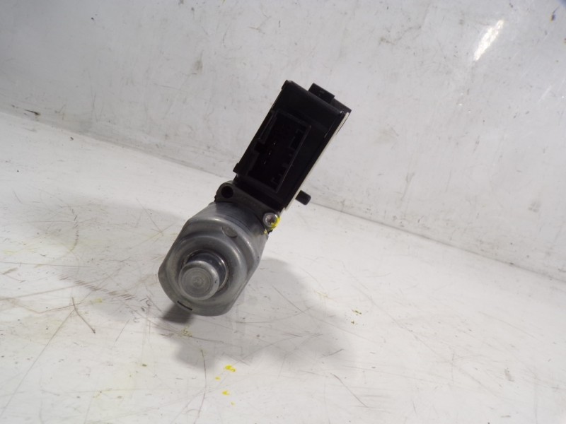 Recambio de motor elevalunas trasero izquierdo para volkswagen tiguan advance bmt referencia OEM IAM 5Q0959407A 5Q0959407A 