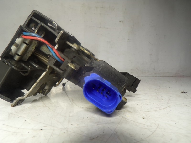 Recambio de cerradura puerta trasera izquierda para volkswagen touareg (7la) tdi r5 referencia OEM IAM 7L0839015D 7L0839015 