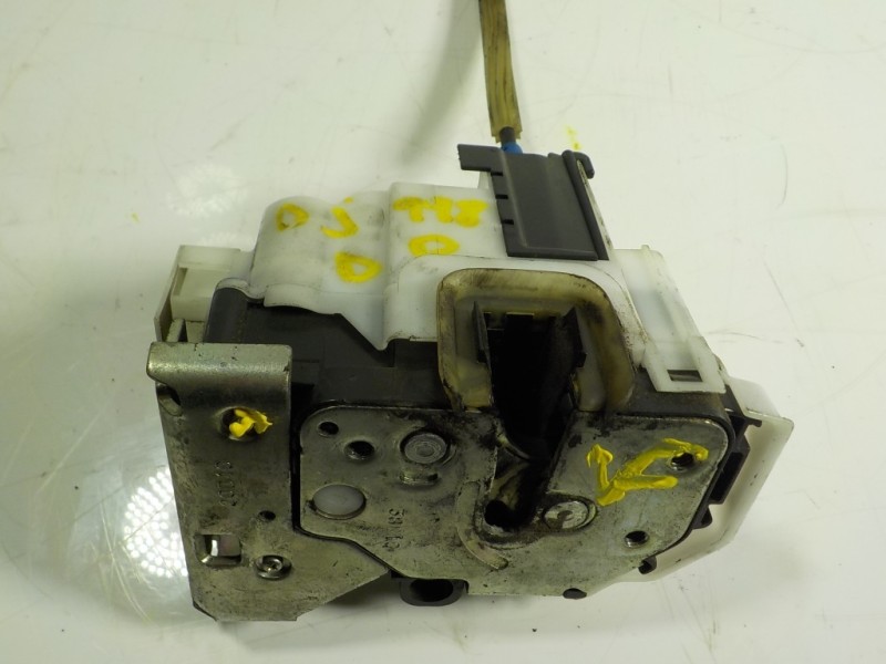 Recambio de cerradura puerta delantera derecha para fiat doblo cargo 1.3 16v jtd cat referencia OEM IAM   