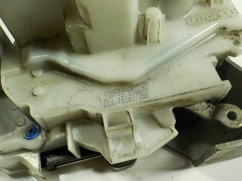 Recambio de cerradura puerta delantera derecha para fiat doblo cargo 1.3 16v jtd cat referencia OEM IAM   
