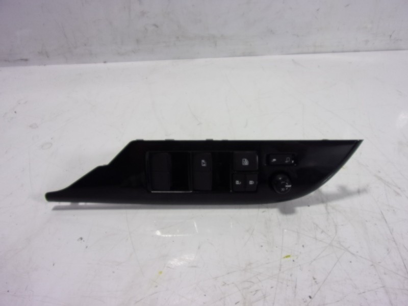 Recambio de mando elevalunas delantero izquierdo para toyota hilux (3b/3c/3d) doble cabina referencia OEM IAM 848200D600  