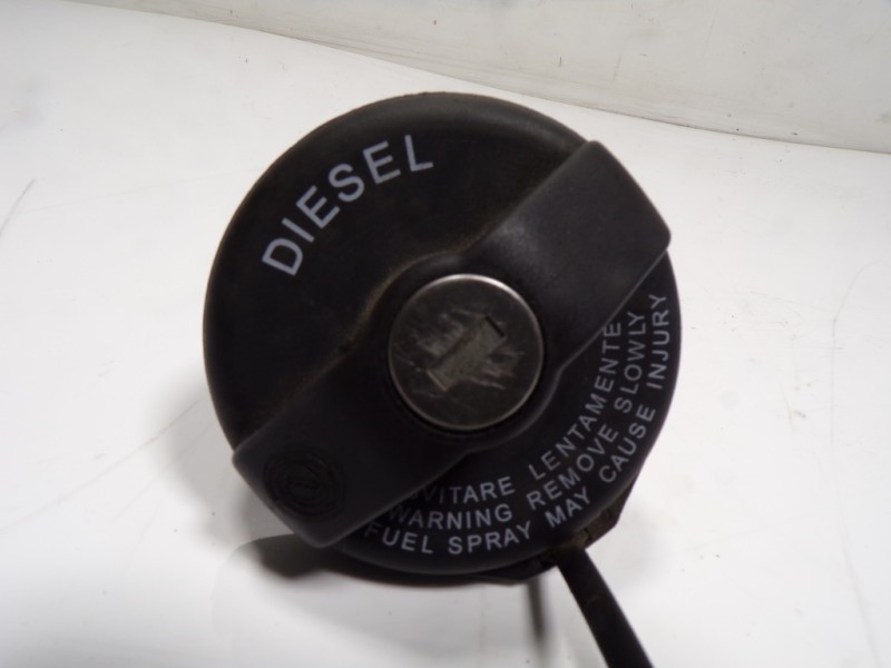 Recambio de tapa combustible para fiat fiorino 1.3 16v m-jet cat referencia OEM IAM 46785426  