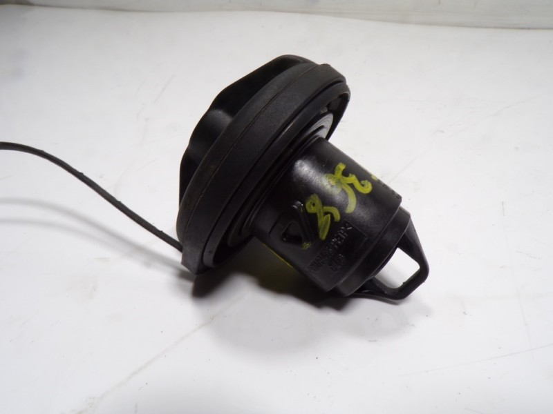 Recambio de tapa combustible para fiat fiorino 1.3 16v m-jet cat referencia OEM IAM 46785426  