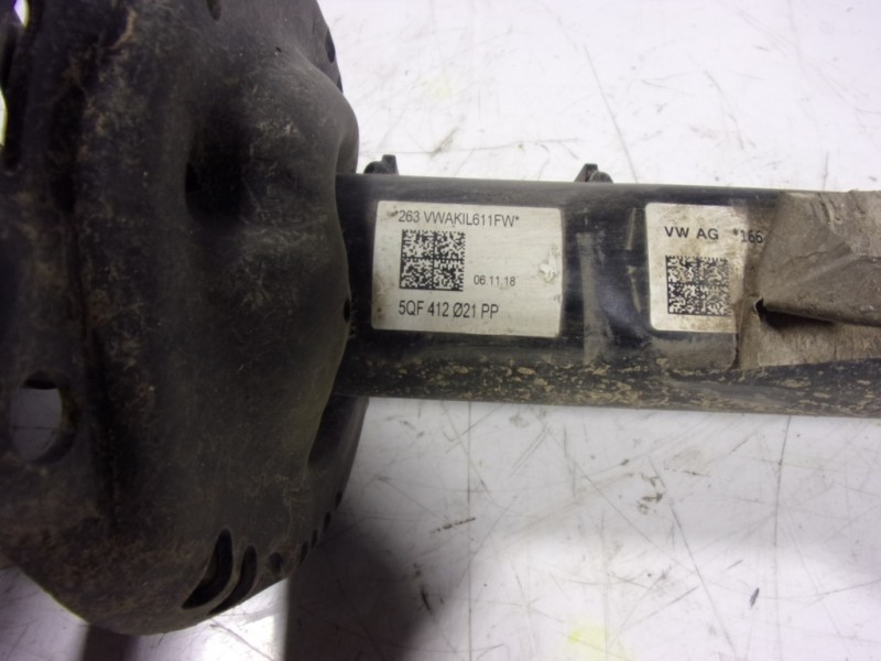Recambio de amortiguador delantero derecho para volkswagen tiguan 2.0 tdi referencia OEM IAM 5QF413031BM 5QF412021PP 