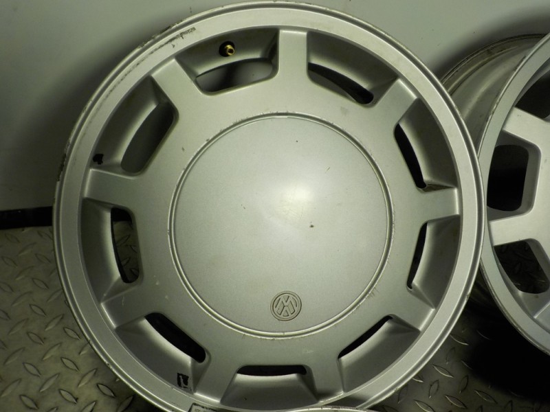 Recambio de juego llantas para volkswagen golf iii berlina (1h1) 2.0 referencia OEM IAM  1H0601025J 