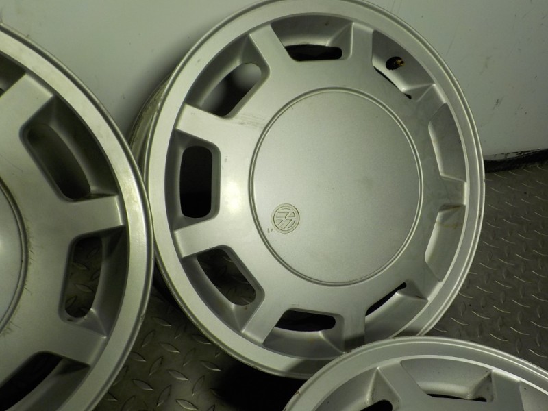 Recambio de juego llantas para volkswagen golf iii berlina (1h1) 2.0 referencia OEM IAM  1H0601025J 