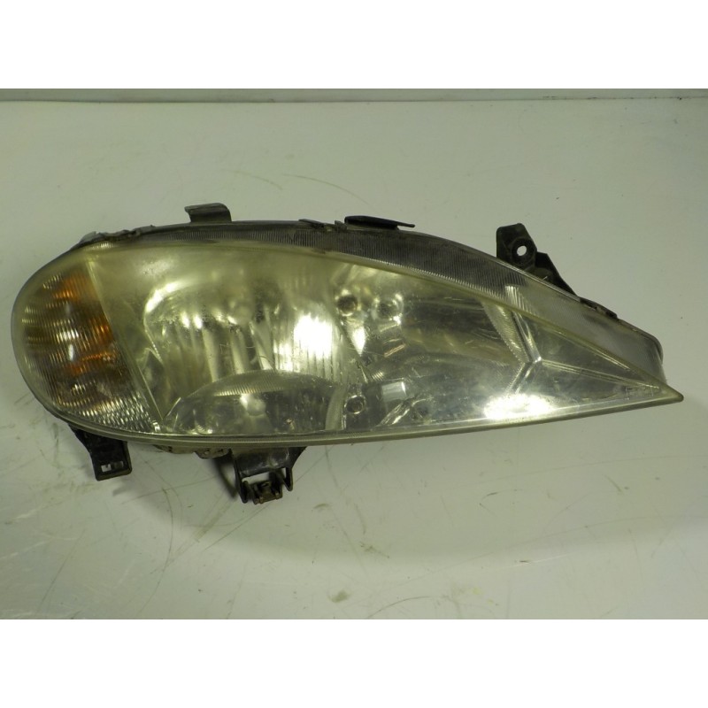 Recambio de faro derecho para renault megane i classic (la0) 1.9 diesel referencia OEM IAM  7700427870D 