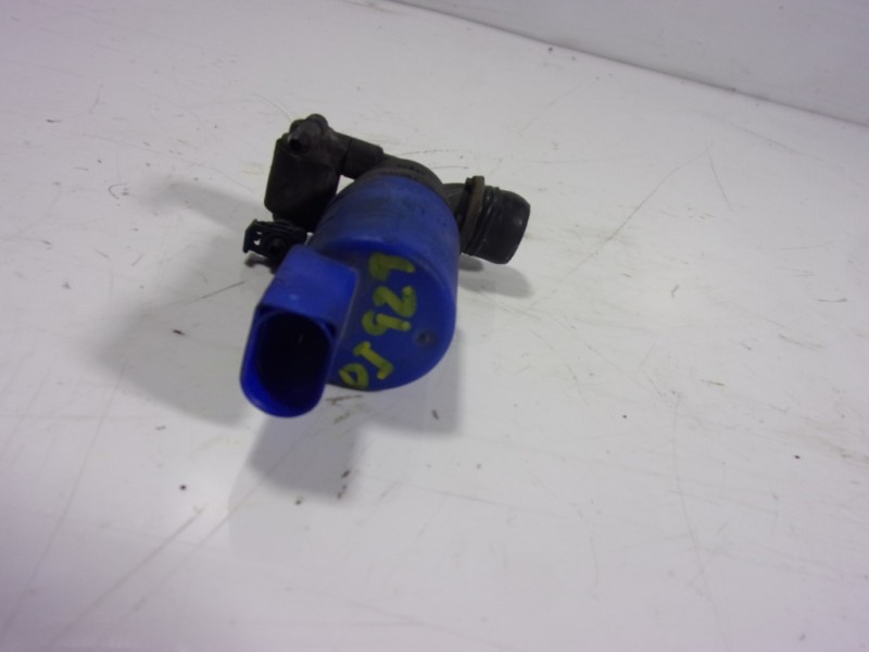 Recambio de bomba limpia para ford c-max 1.6 tdci cat referencia OEM IAM 1686506 AVB112K082AA 