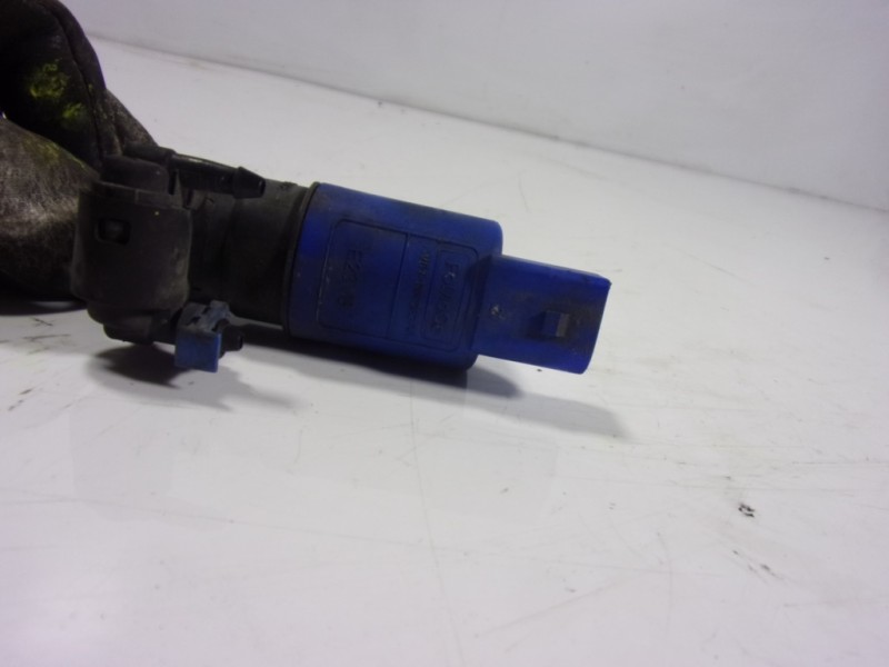 Recambio de bomba limpia para ford c-max 1.6 tdci cat referencia OEM IAM 1686506 AVB112K082AA 