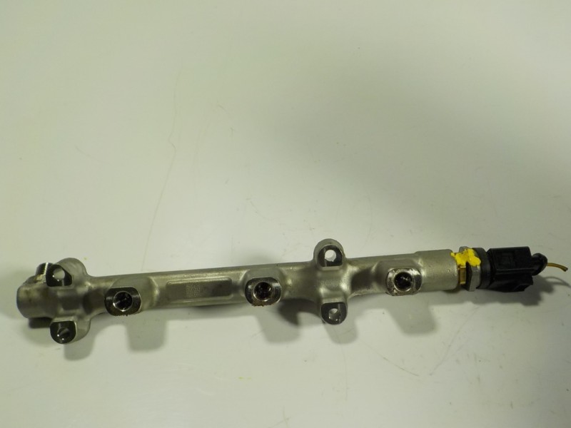 Recambio de rampa inyectora para seat ibiza (kj1) fr referencia OEM IAM 05C133320A 05C133320A 