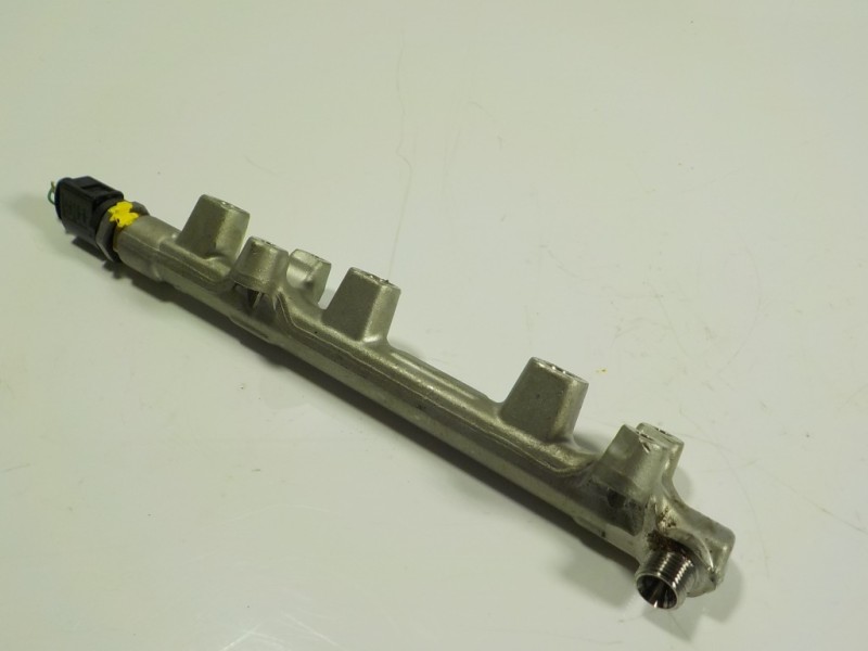 Recambio de rampa inyectora para seat ibiza (kj1) fr referencia OEM IAM 05C133320A 05C133320A 