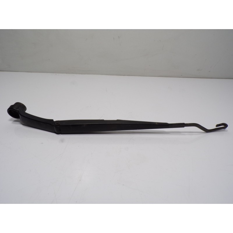 Recambio de brazo limpia delantero izquierdo para hyundai i20 1.2 cat referencia OEM IAM 98311C8010  