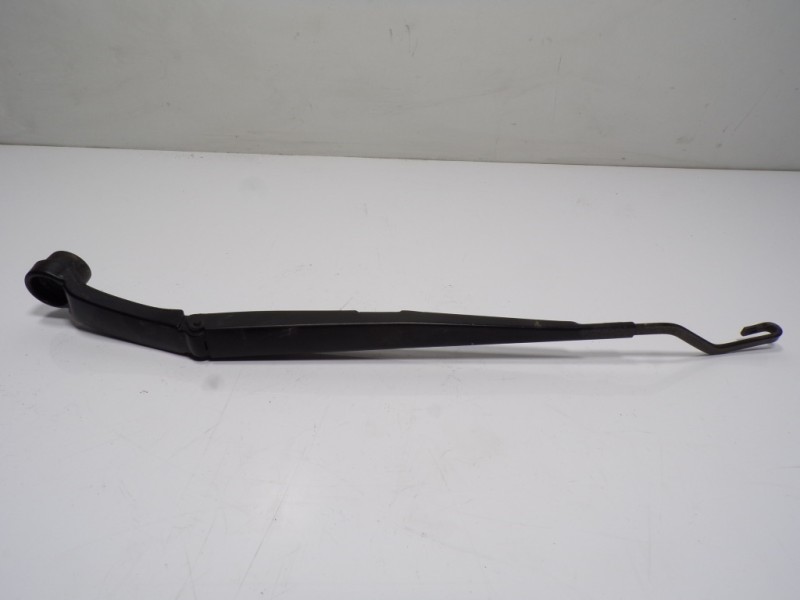 Recambio de brazo limpia delantero izquierdo para hyundai i20 1.2 cat referencia OEM IAM 98311C8010  