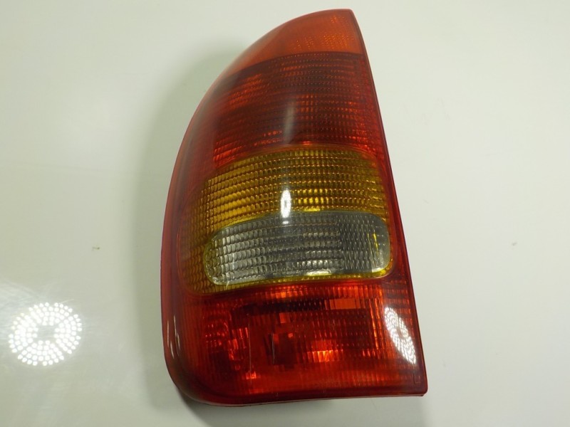 Recambio de piloto trasero izquierdo para opel corsa b 1.5 diesel referencia OEM IAM   