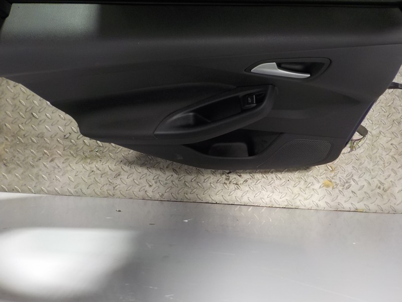 Recambio de puerta trasera izquierda para ford focus lim. 1.0 ecoboost cat referencia OEM IAM 2172760  