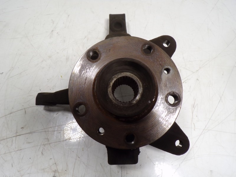 Recambio de mangueta delantera derecha para renault kangoo 1.5 dci diesel cat referencia OEM IAM 8200755590  