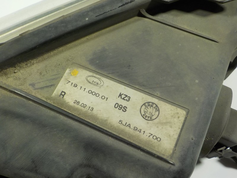 Recambio de faro antiniebla derecho para skoda rapid 1.6 tdi dpf referencia OEM IAM 5JA941702 5JA941700 