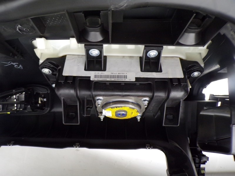 Recambio de salpicadero para citroën c4 lim. 1.6 hdi fap referencia OEM IAM 8247S3 9687158080 307009399AF