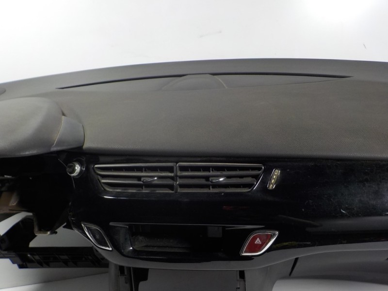 Recambio de salpicadero para citroën c3 1.4 hdi referencia OEM IAM 8247F6 9801618280 306427299AF